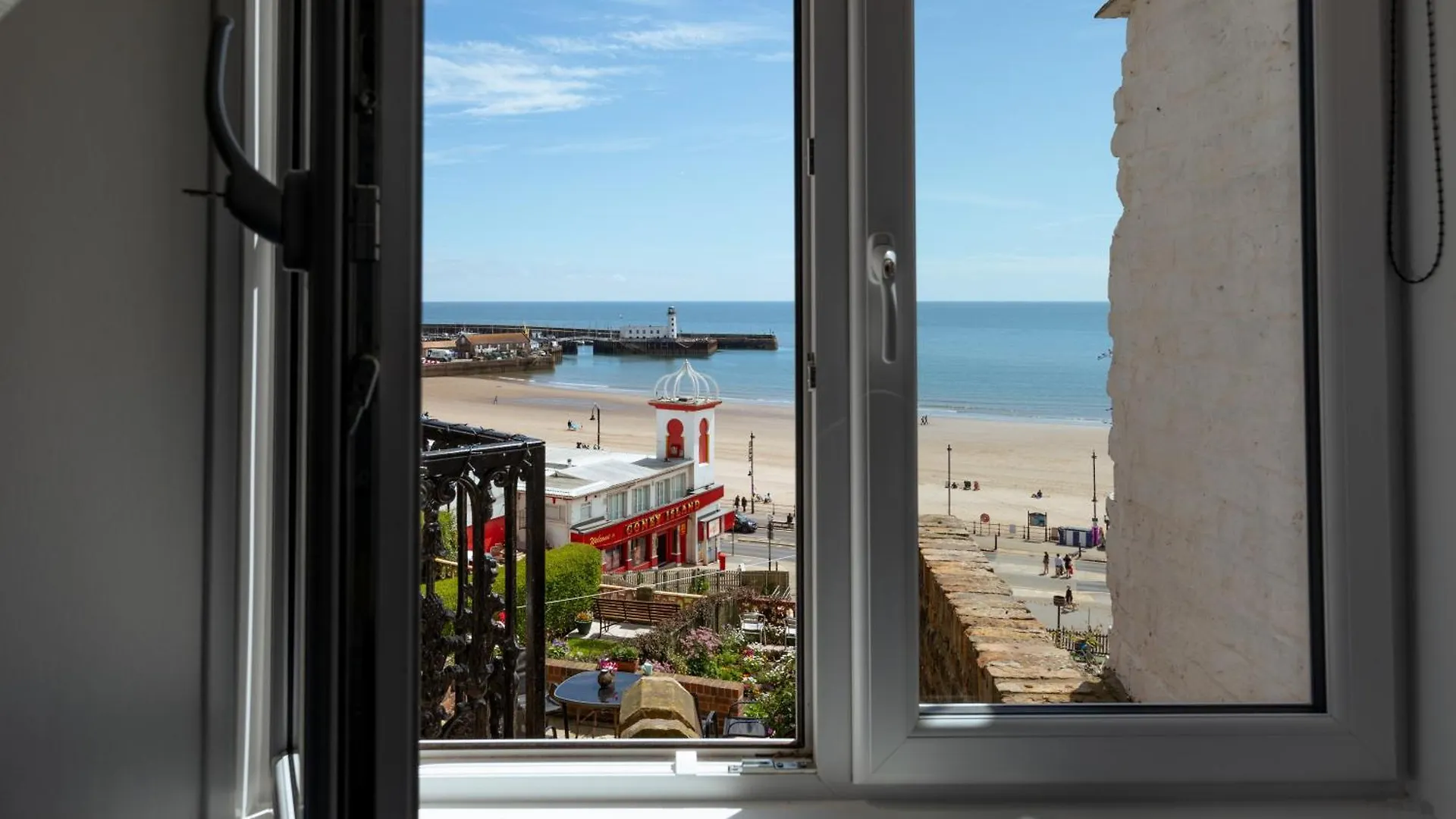 Lighthouse View - Amazing Sea And Beach View - Free Sky Tv Including Sports And Movies - Fast Wifi - Free Private Parking Scarborough
