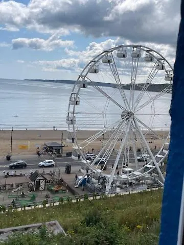 Lighthouse View - Amazing Sea And Beach View - Free Sky Tv Including Sports And Movies - Fast Wifi - Free Private Parking Scarborough