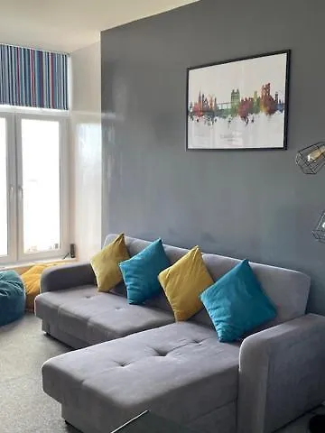 Lighthouse View - Amazing Sea And Beach View - Free Sky Tv Including Sports And Movies - Fast Wifi - Free Private Parking Scarborough